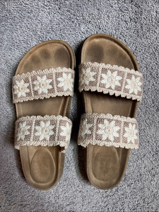 T.J.Maxx Shoes - Haunte Hippie Floral Crochet Sandals
